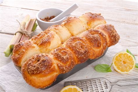 ingredienti per pan brioche senza glutine in ciotole