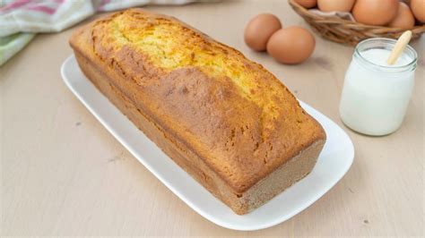 Preparazione dell'impasto per plumcake allo yogurt