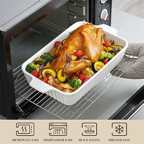 Immagine di panini con verdure appena formati e disposti su una teglia da forno pronta per la cottura.