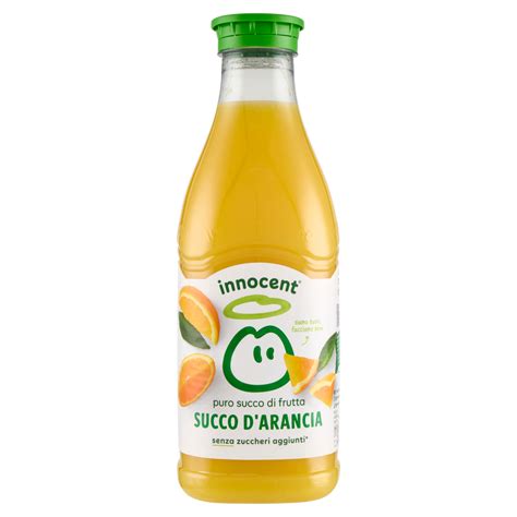Arance fresche, succo d'arancia e ingredienti per la crema