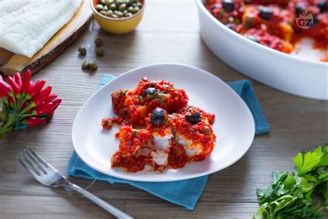 Ingredienti freschi per un piatto di baccalà alla napoletana