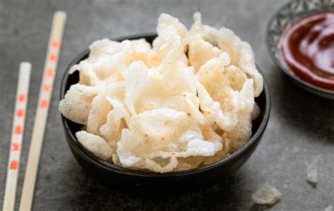 Gamberetti freschi e farina di tapioca come ingredienti base per le nuvole di drago