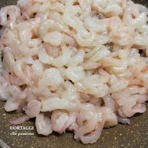 Gamberetti puliti e pronti per essere frullati