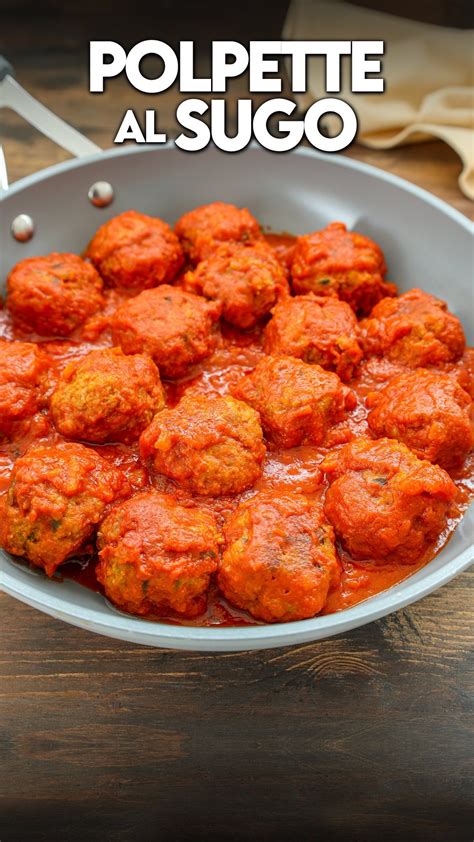 Ingredienti per le polpette di farro: farro perlato, uova, passata di pomodoro, formaggio grattugiato, pangrattato, mozzarella a fette, olio, sale, pepe.