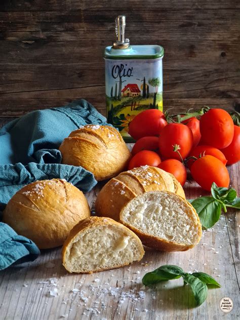 Illustrazione stilizzata dei panini di Heidi con i loro tipici tagli e la crosta dorata