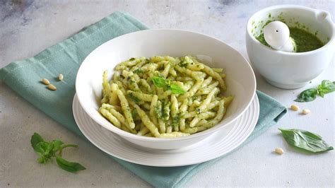 schema nutrizionale della pasta al pesto con panna acida