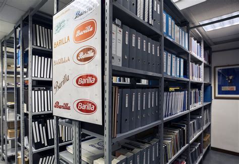 Interno dell'Archivio Storico Barilla con documenti e materiale d'epoca.