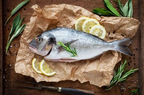 Orata intera marinata con limoni verdi