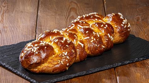 Schema passo passo per formare la treccia di pan brioche