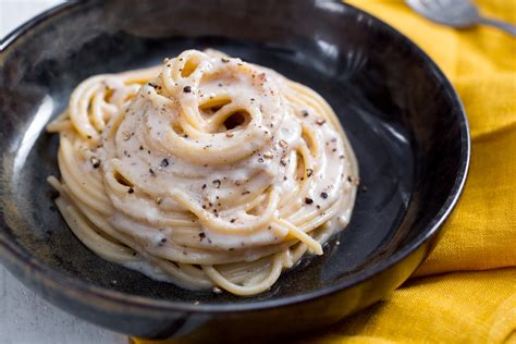 spaghetti cacio e pepe