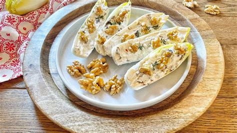 barchette di indivia con ricotta e pomodorini secchi