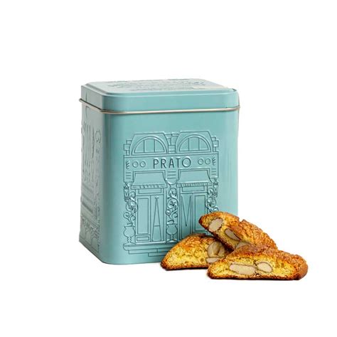barattolo di latta pieno di biscotti alle mandorle