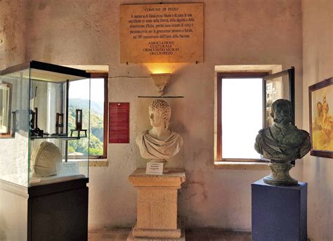 Interni del Castello Aragonese di Pizzo Calabro con ricostruzione storica