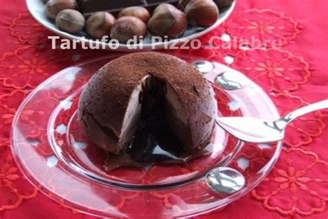 Tartufo di Pizzo servito nella sua forma tradizionale