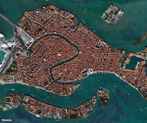 viste aeree della laguna di Venezia con i suoi canali
