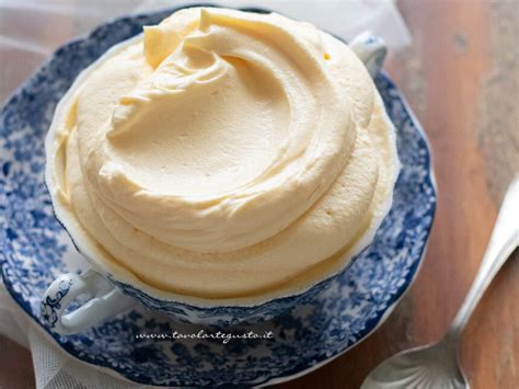 Ingredienti base per la crema al mascarpone alla vaniglia