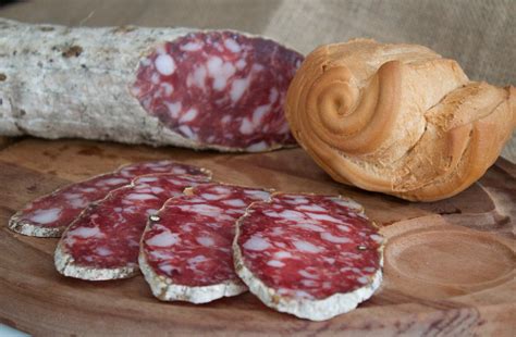 Dettaglio della pezzatura e della grana del Salame di Varzi DOP