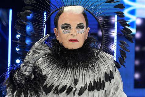 Cristiano Malgioglio in costume di scena a 