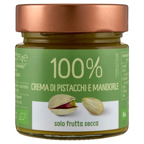 frullatore in azione per trasformare i pistacchi in crema