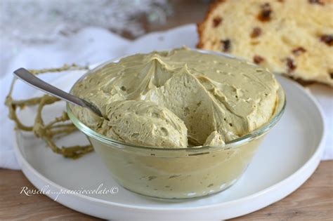 ciotola con crema al pistacchio e mascarpone