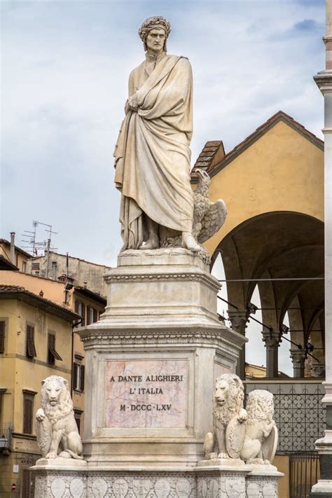 Monumento a Dante davanti a Santa Croce