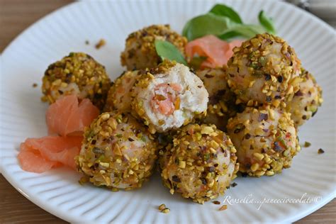 tartufini di formaggio salmone e pistacchio in pirottini di carta