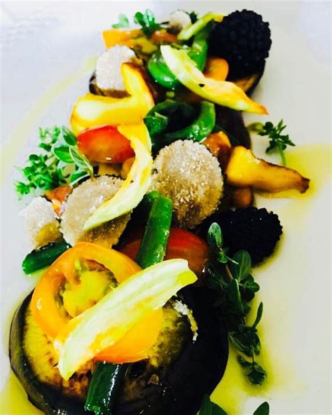 Piatto di verdure stagionali preparato dallo chef Jorg Giubbiani