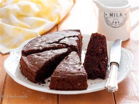 Schema dei passaggi chiave nella preparazione della torta di albumi e cacao