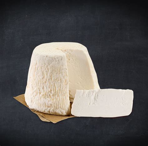 Ricotta Marzotica avvolta in erbe fresche