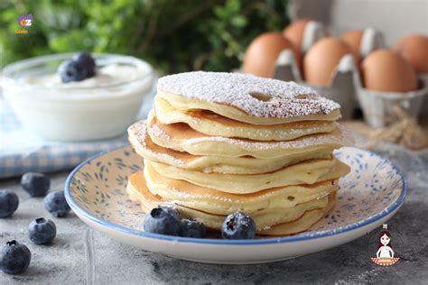 Collage di immagini che rappresentano diverse ricette: pancake, ciambellone, frappè, mousse allo yogurt.