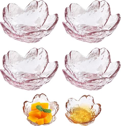 Collage di diverse ciotole multiuso: in vetro Simax, in policarbonato, in melamina e in polipropilene.