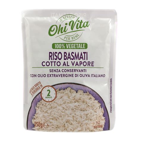 Immagine di confezioni di riso precotto o semi-pronto disponibili in un supermercato.