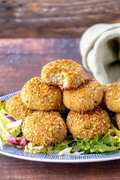 infografica con i passaggi chiave per la preparazione delle polpette di tonno e philadelphia