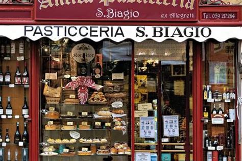 copertina del libro sulla storia della Pasticceria San Biagio