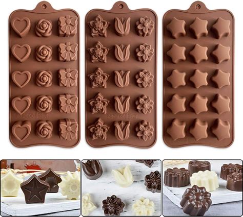 Collezione di stampi in silicone per cioccolatini di varie forme e dimensioni.