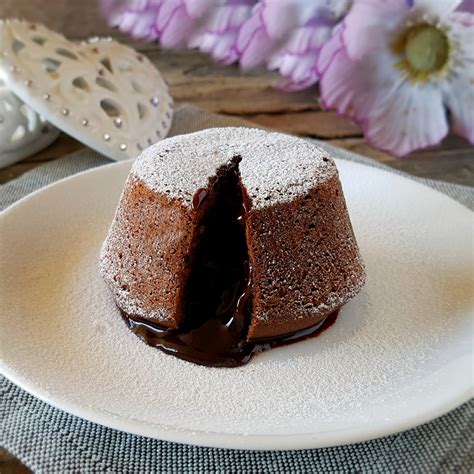 Ingredienti freschi e salutari per un tortino al cioccolato fit