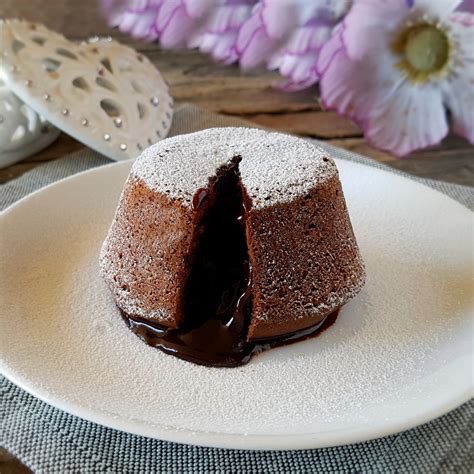 Dettaglio della cottura del tortino al cioccolato, con enfasi sul tempo e la temperatura