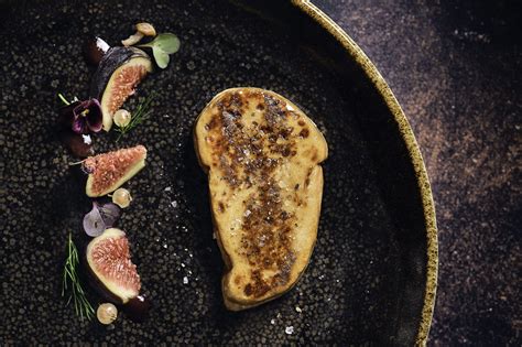 cottura del foie gras in padella per ottenere una crosticina dorata