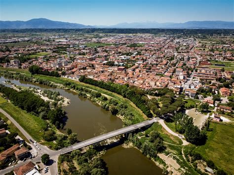 Panorama di Santa Croce sull'Arno con il fiume Arno