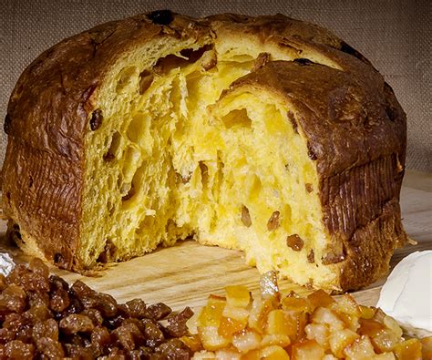 Dettaglio degli ingredienti di alta qualità utilizzati per il panettone