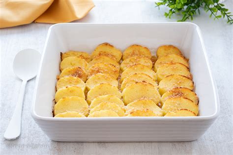 Stesura e taglio dell'impasto per gli Gnocchi alla Romana