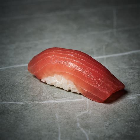 Immagine di sushi preparato con tonno rosso