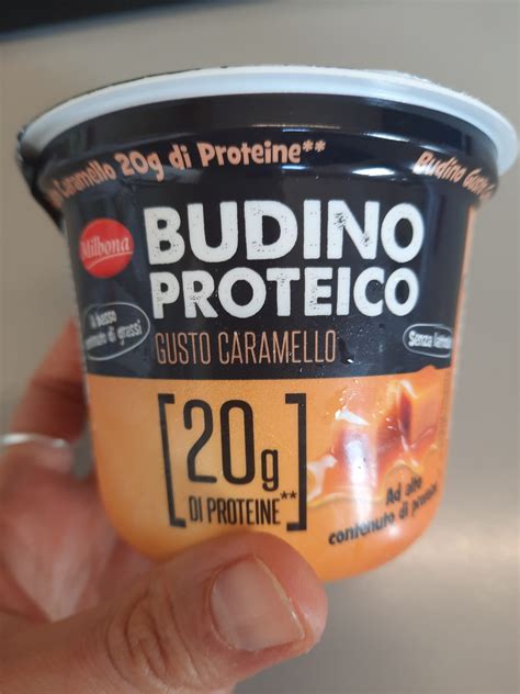 Immagine dei budini proteici Milbona al gusto nocciola e caramello.