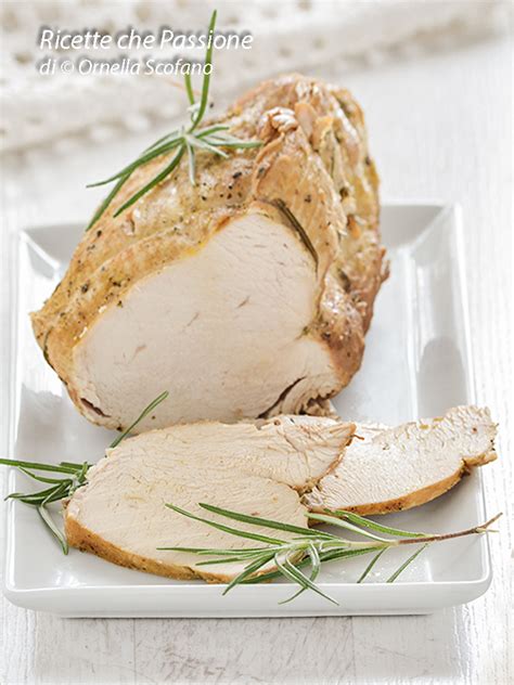 arrosto di tacchino legato con spago da cucina