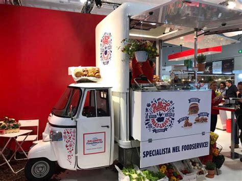 Ape Car allestita come food truck per la polenta