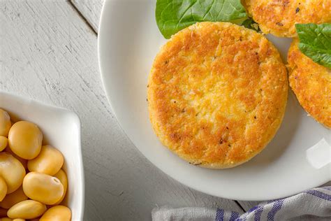 Ingredienti per hamburger proteici di lupini e soia