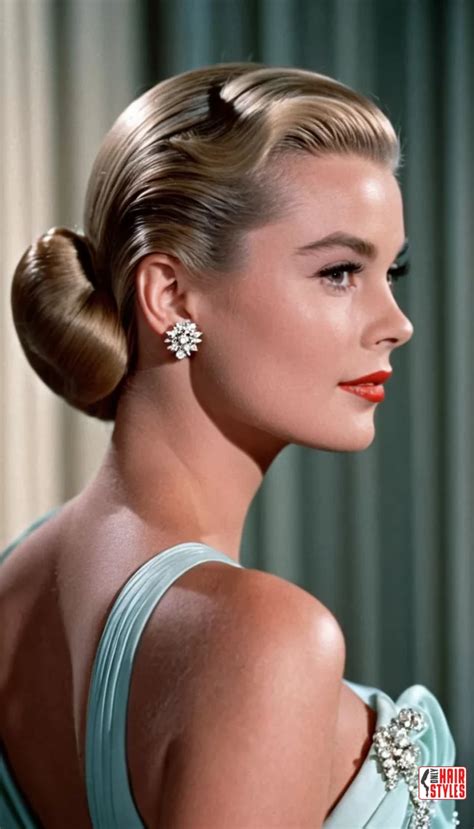 Confronto tra lo chignon a banana di Grace Kelly e quello di Audrey Hepburn