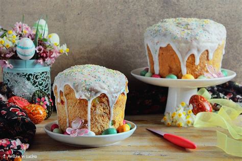 illustrazione di un Kulich decorato con glassa e confettini