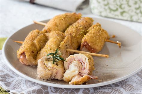 Disposizione degli ingredienti per preparare gli involtini di pollo