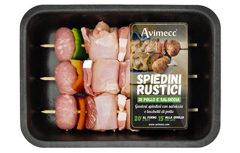 Schema di assemblaggio di uno spiedino misto di pollo, pancetta, zucchine e funghi
